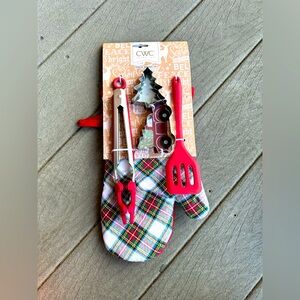 NWT Christmas baking set 🤶🏼 🎅🏽 🎄